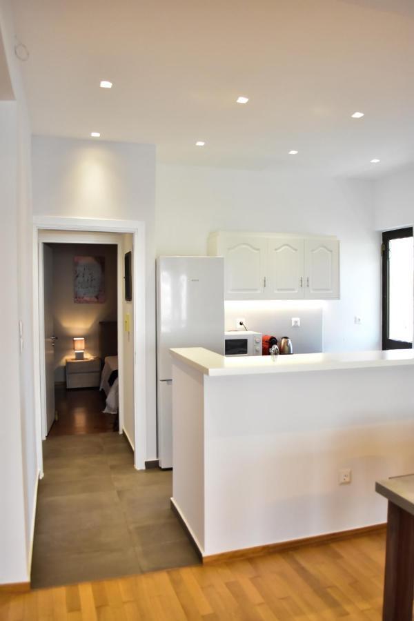 Βright Walled Designed Apt In Glyfada Center Aten Exteriör bild