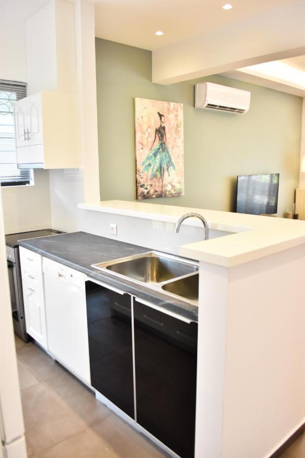 Βright Walled Designed Apt In Glyfada Center Aten Exteriör bild