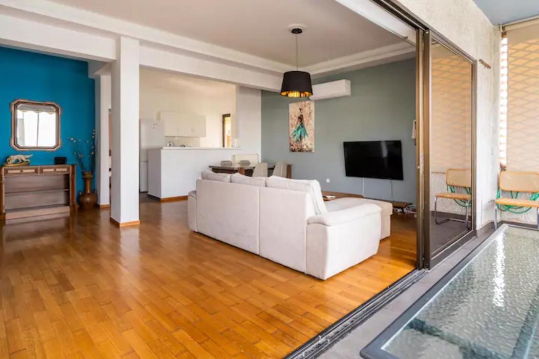 Βright Walled Designed Apt In Glyfada Center Aten Exteriör bild
