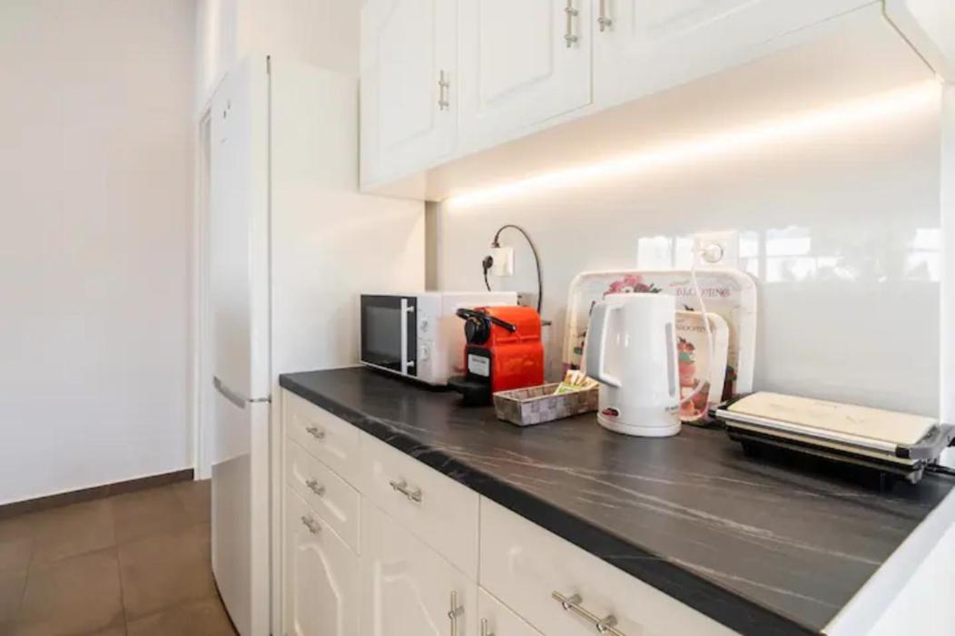 Βright Walled Designed Apt In Glyfada Center Aten Exteriör bild