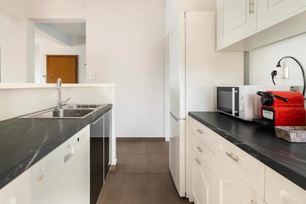 Βright Walled Designed Apt In Glyfada Center Aten Exteriör bild